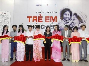 Ấn tượng triển lãm ảnh Trẻ em thời chiến